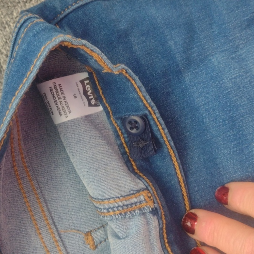 Levis - Picture 2 of 3